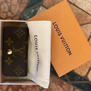 Louis Vuitton ~ Key Holder